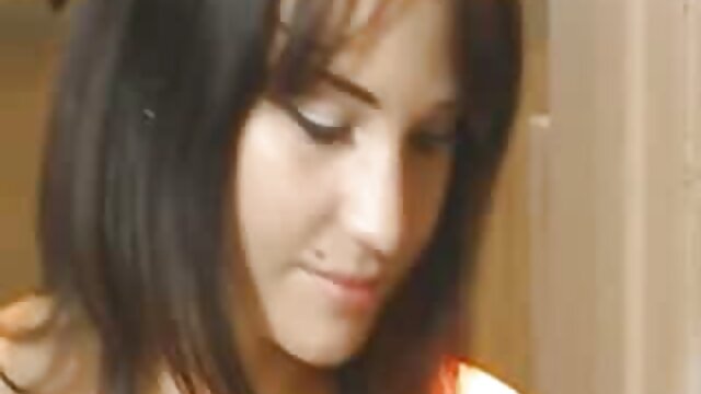 استمنا عکس کس و کون خفن B Busty Tabitha در دوش
